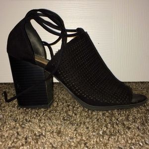 Route mid heel pumps